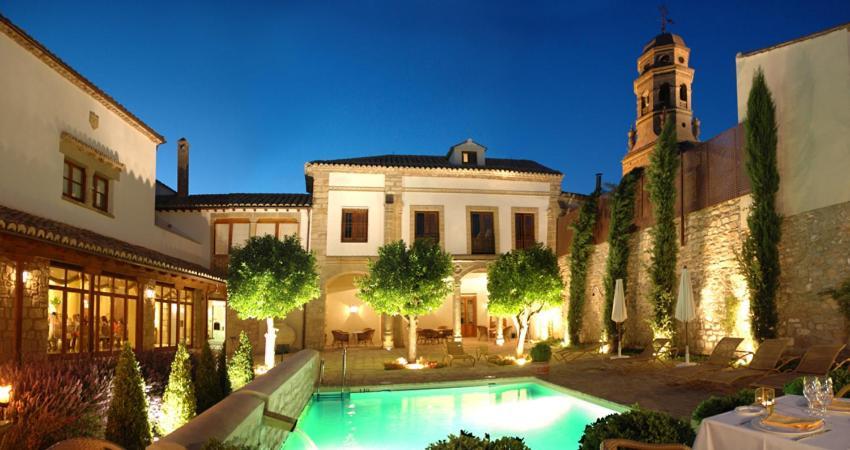 Hotel Puerta De La Luna Baeza Exterior foto